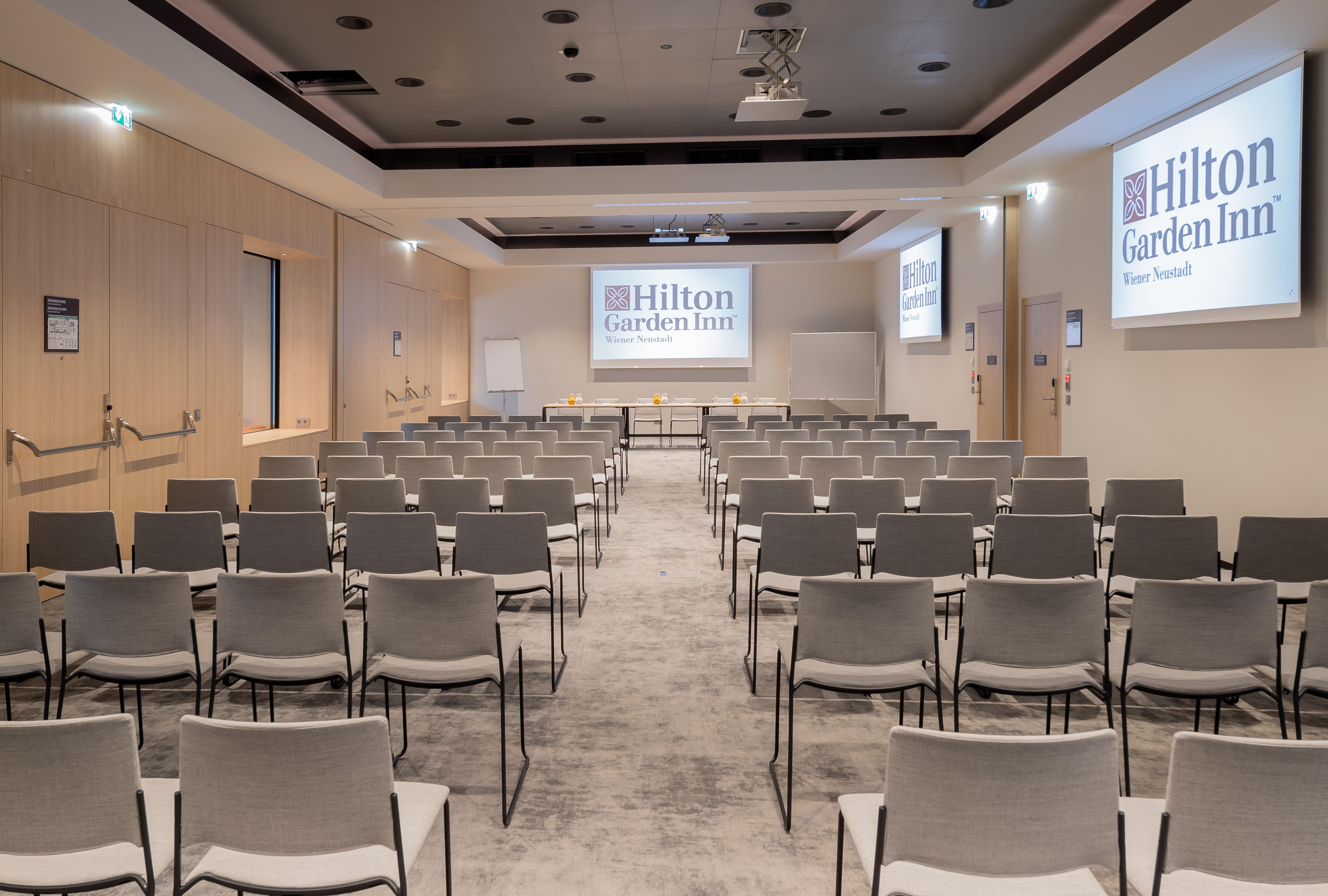 Hilton Garden Inn Винер Нойщат Екстериор снимка