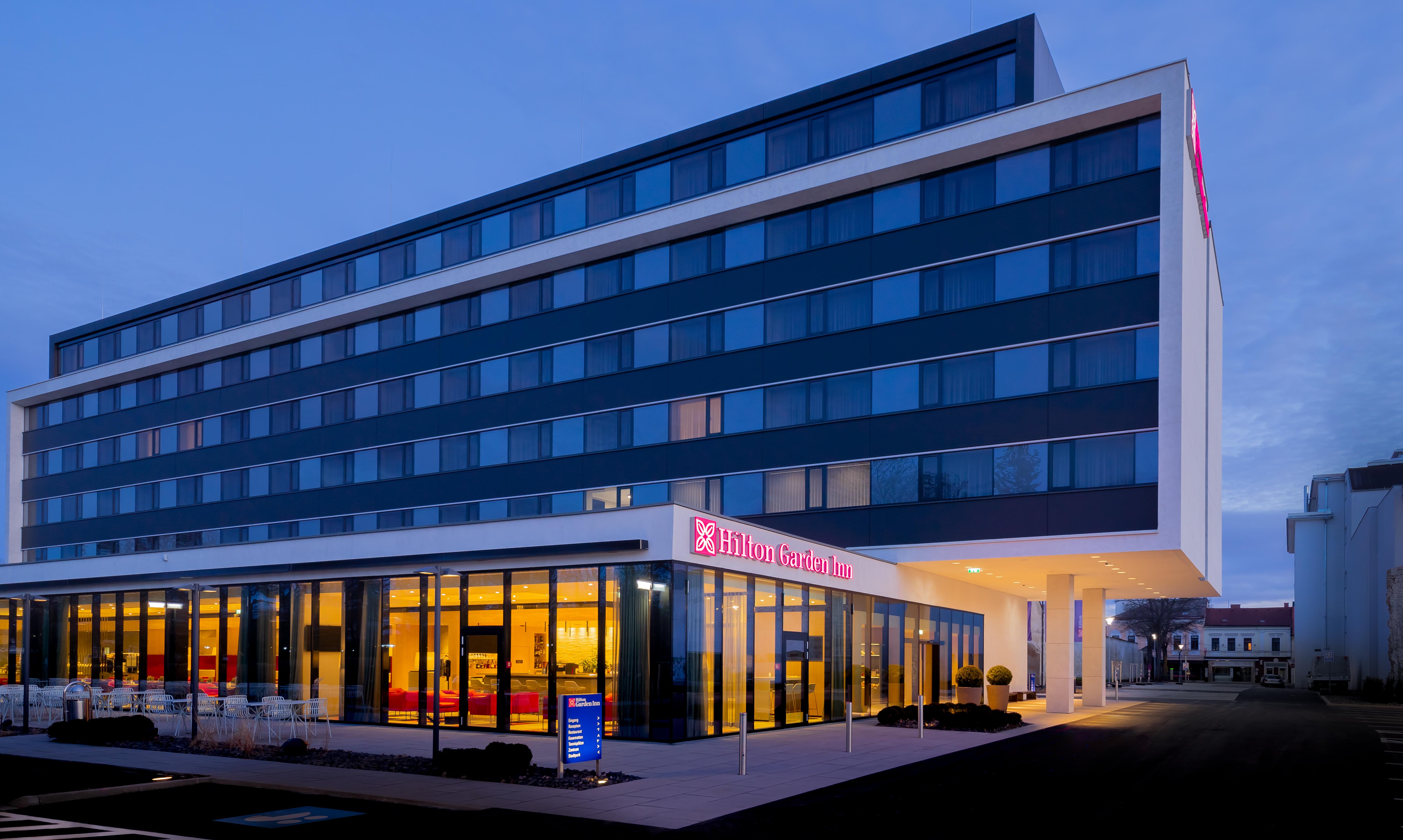 Hilton Garden Inn Винер Нойщат Екстериор снимка