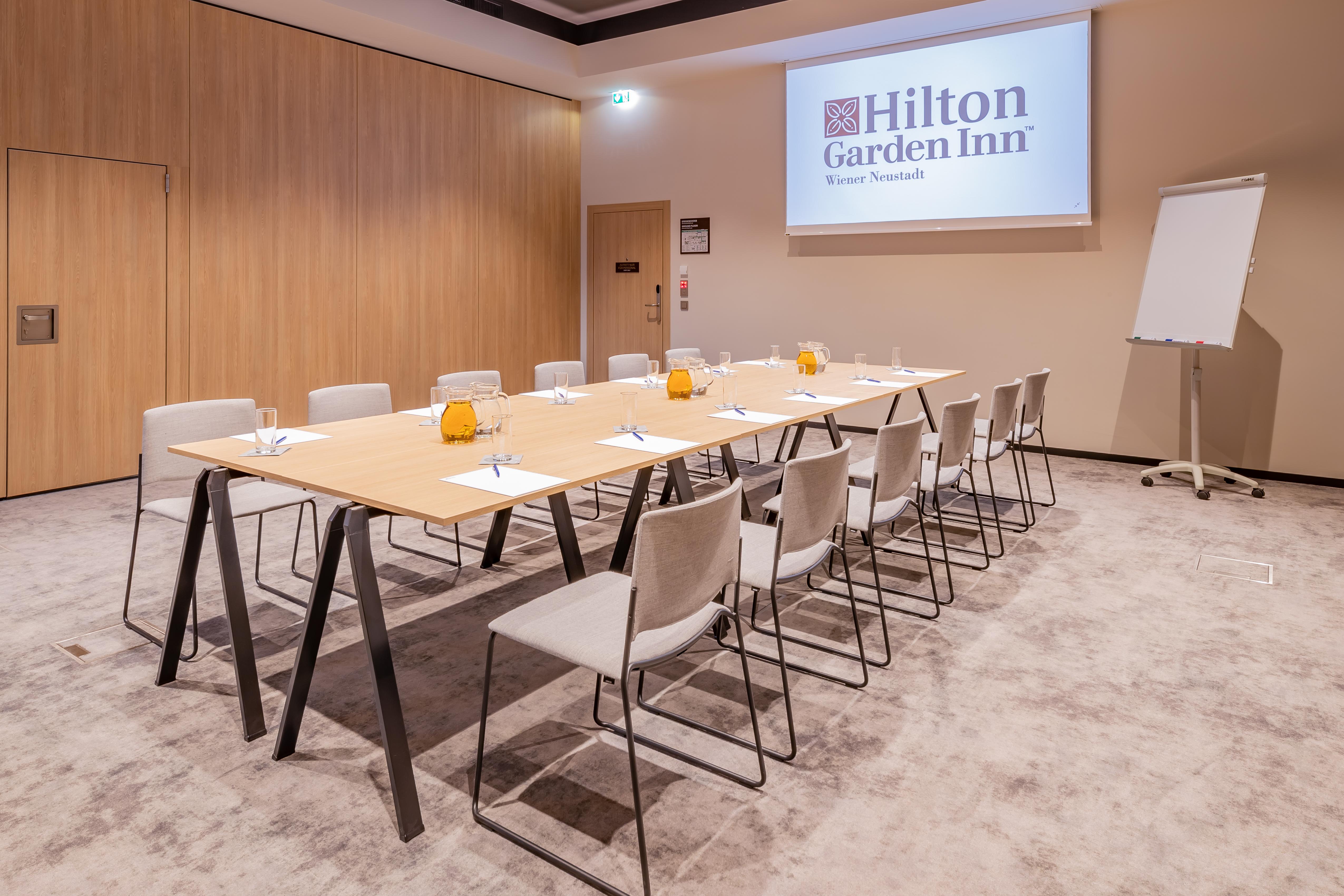 Hilton Garden Inn Винер Нойщат Екстериор снимка