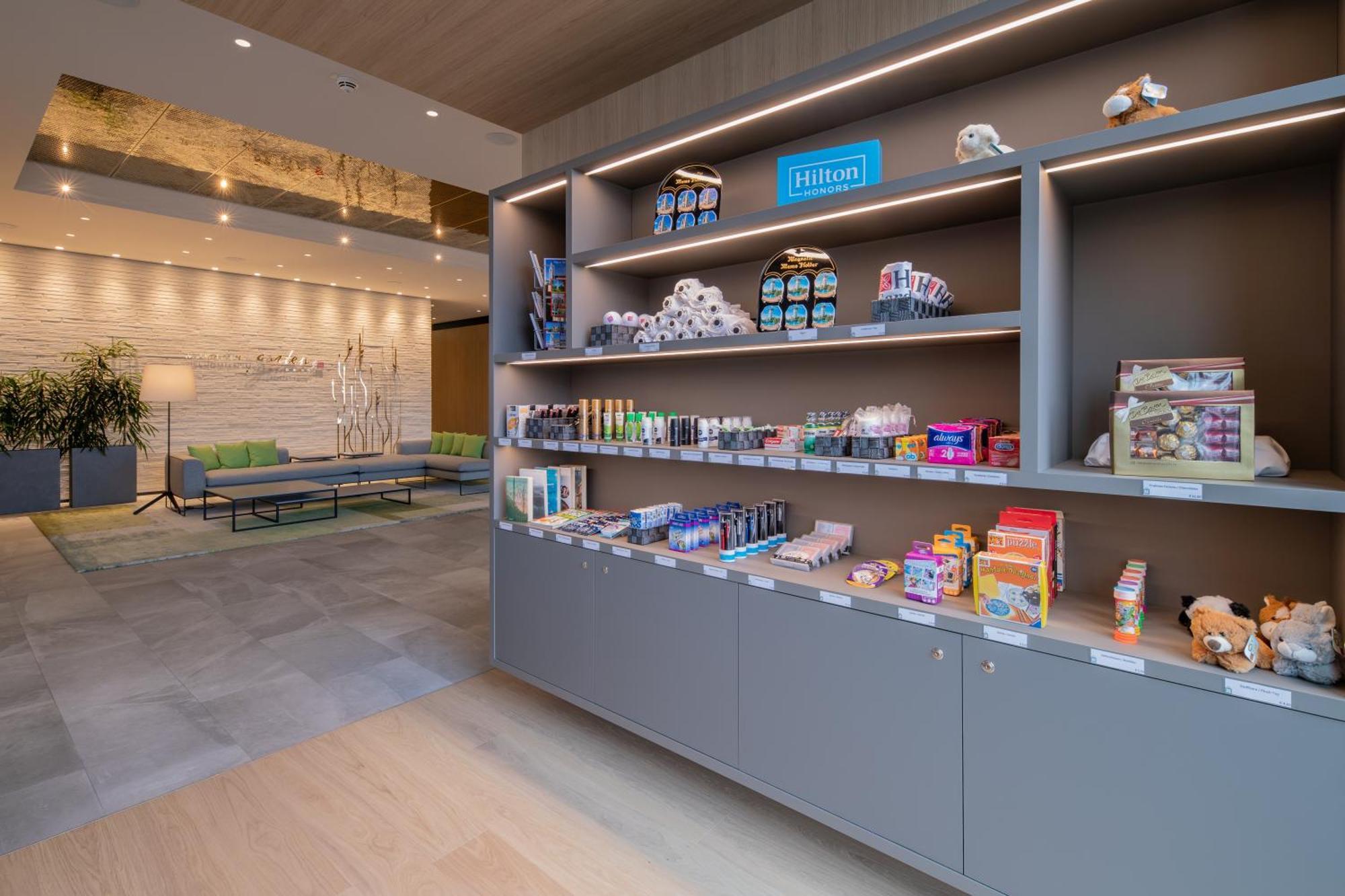 Hilton Garden Inn Винер Нойщат Екстериор снимка