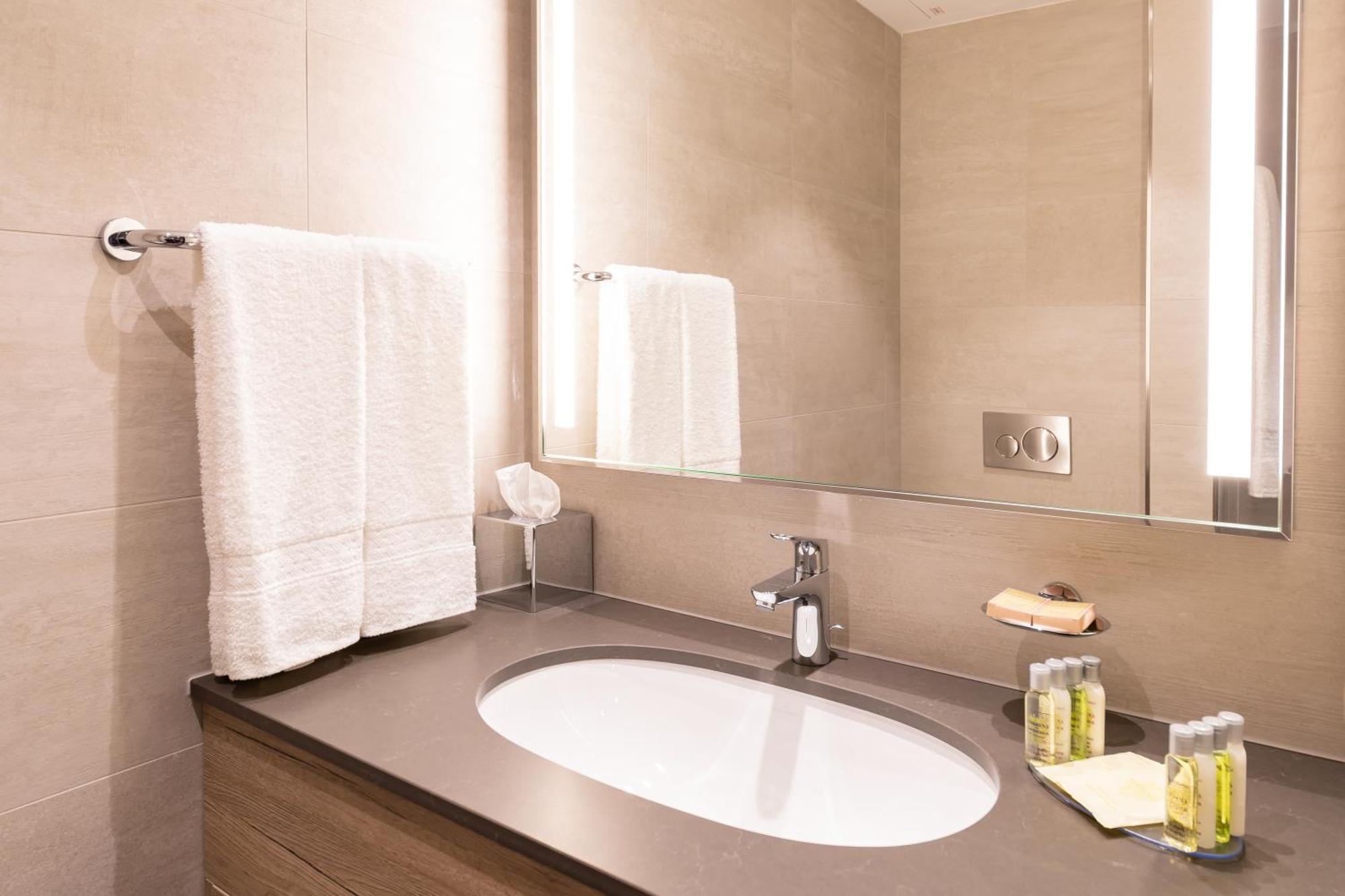Hilton Garden Inn Винер Нойщат Екстериор снимка