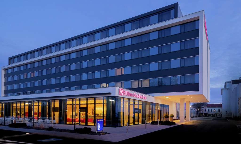 Hilton Garden Inn Винер Нойщат Стая снимка