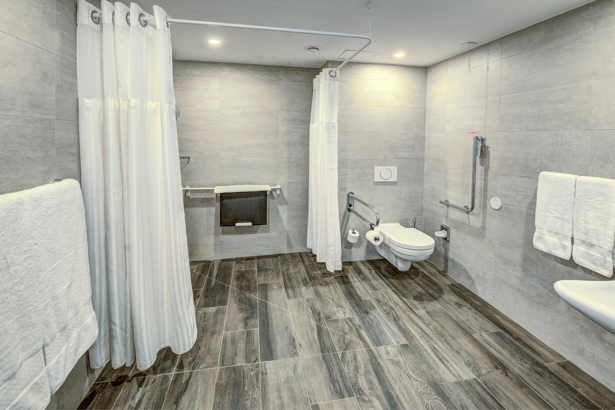 Hilton Garden Inn Винер Нойщат Екстериор снимка