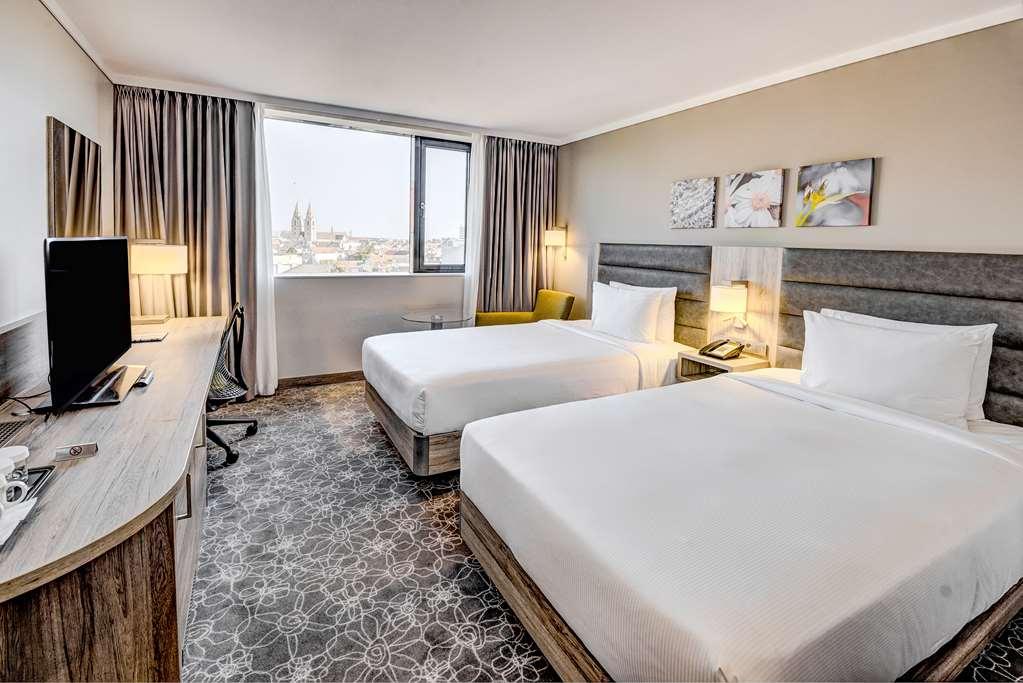 Hilton Garden Inn Винер Нойщат Стая снимка