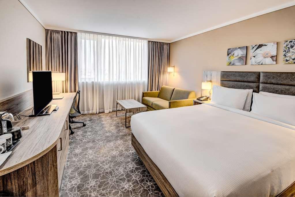 Hilton Garden Inn Винер Нойщат Стая снимка