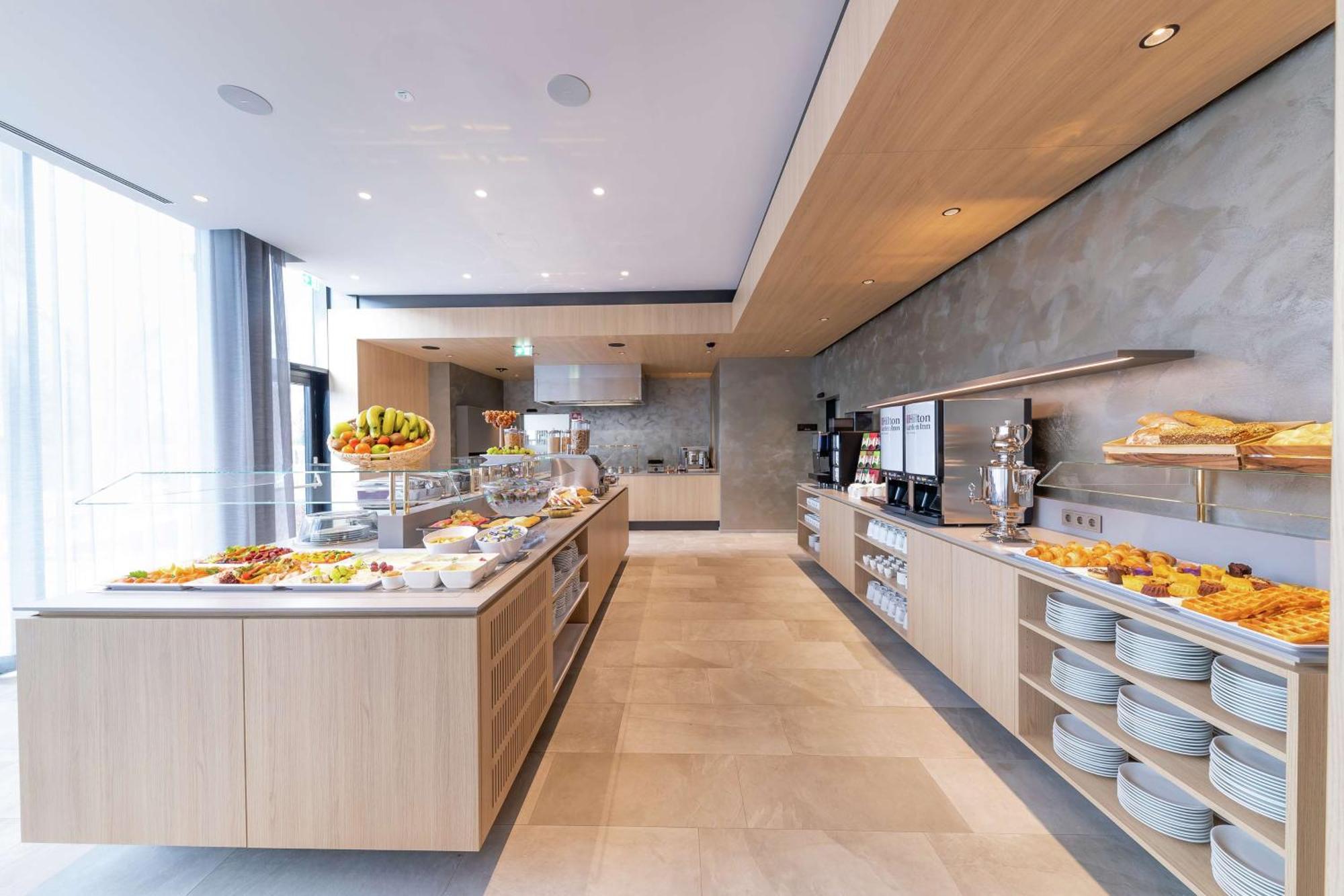 Hilton Garden Inn Винер Нойщат Екстериор снимка