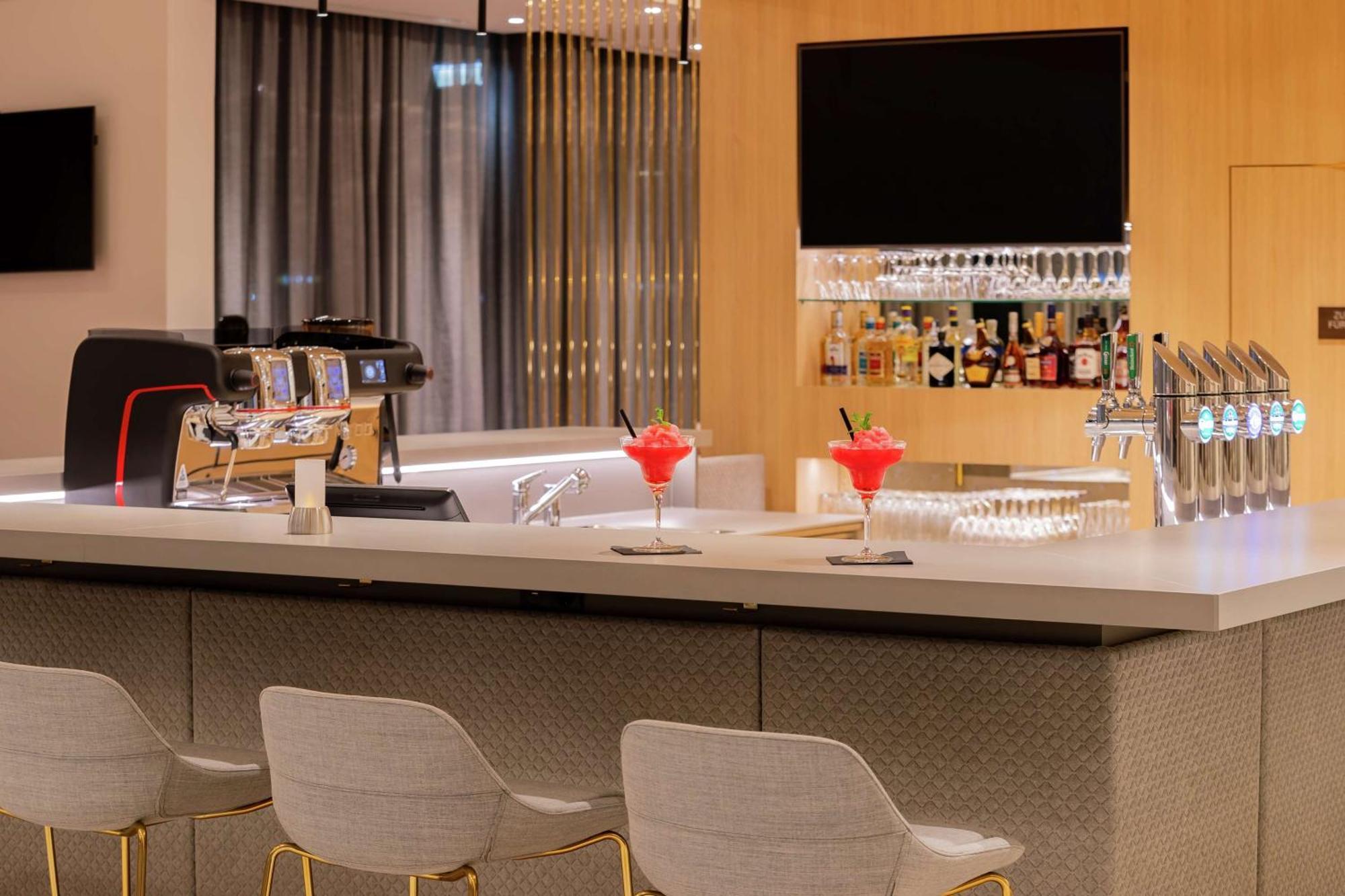 Hilton Garden Inn Винер Нойщат Екстериор снимка