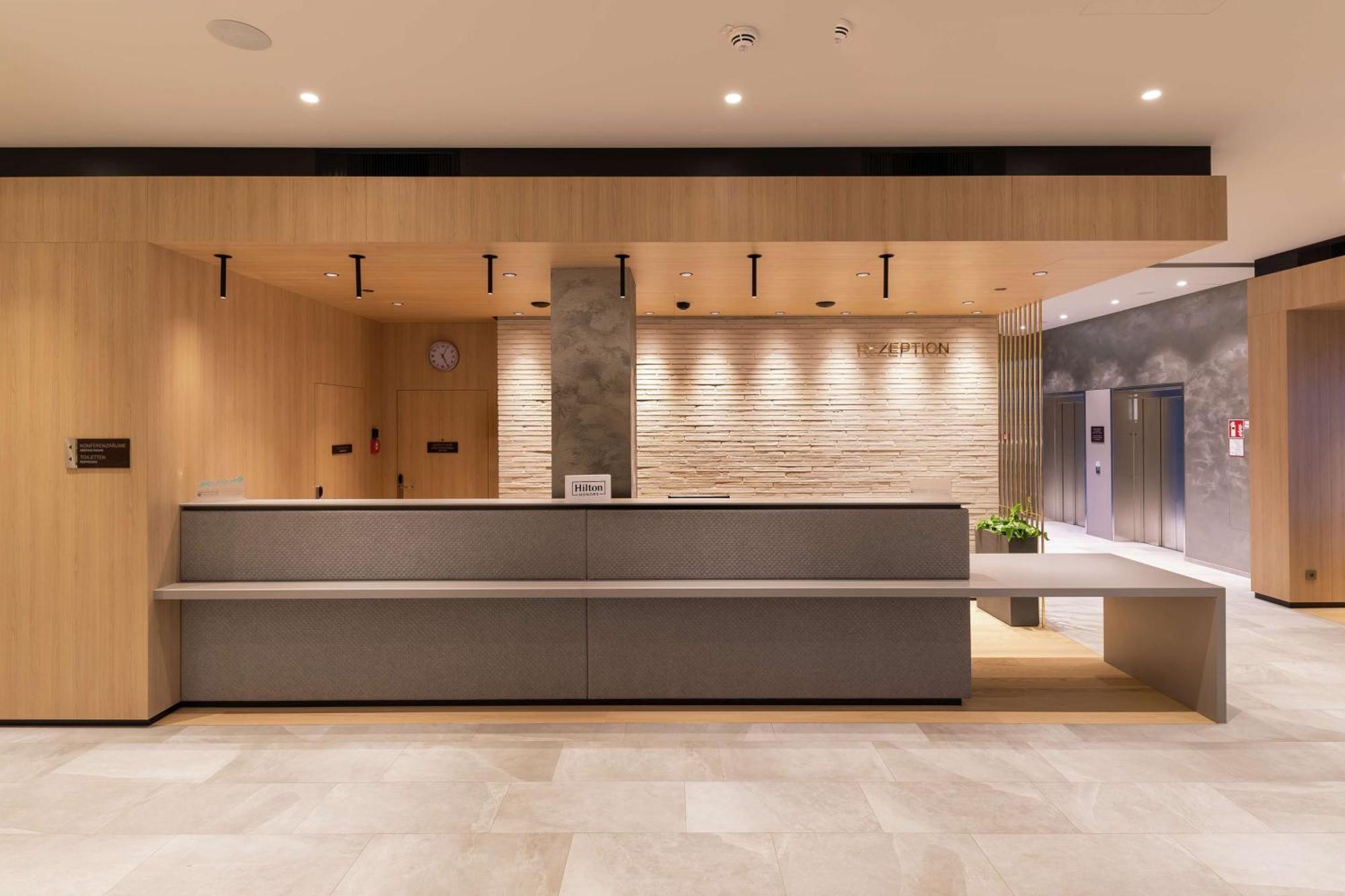Hilton Garden Inn Винер Нойщат Екстериор снимка