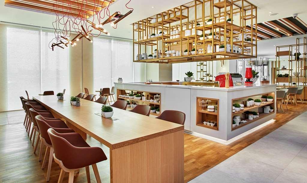 Hilton Garden Inn Винер Нойщат Стая снимка